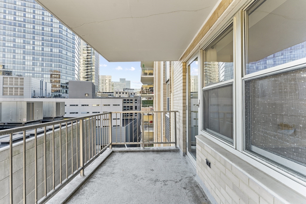 151 Tremont St # 11U