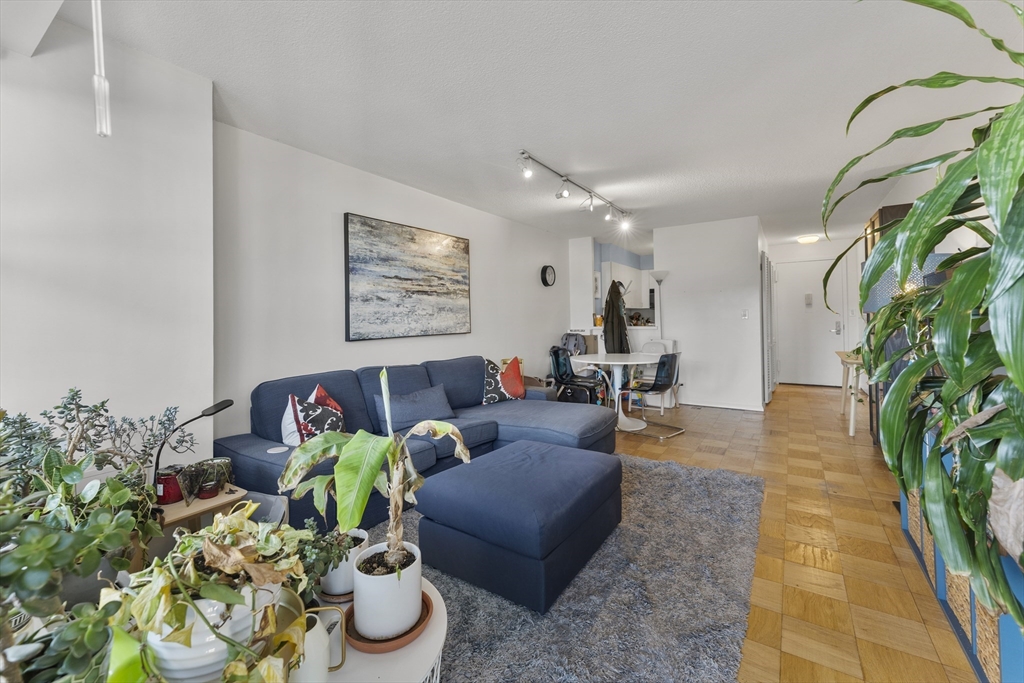 151 Tremont St # 19T