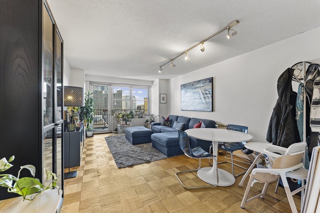 151 Tremont St # 19T