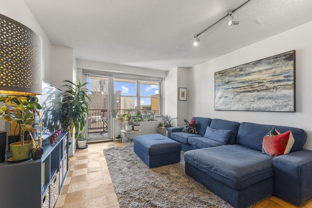 151 Tremont St # 19T