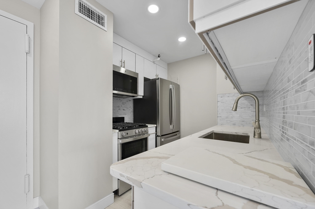 151 Tremont St # 18M