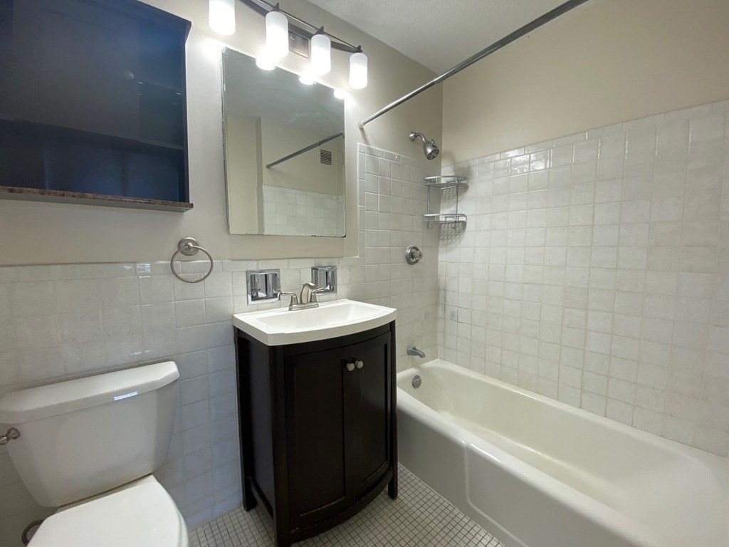 151 Tremont St # 18K