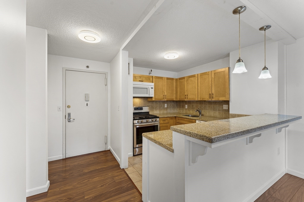 151 Tremont St # 11U
