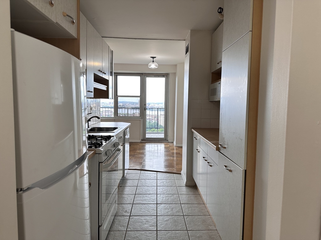 151 Tremont # 22F