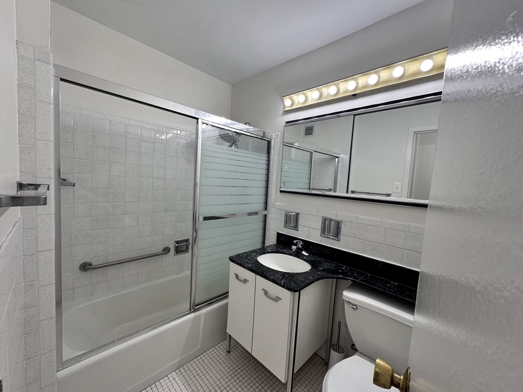151 Tremont # 22F