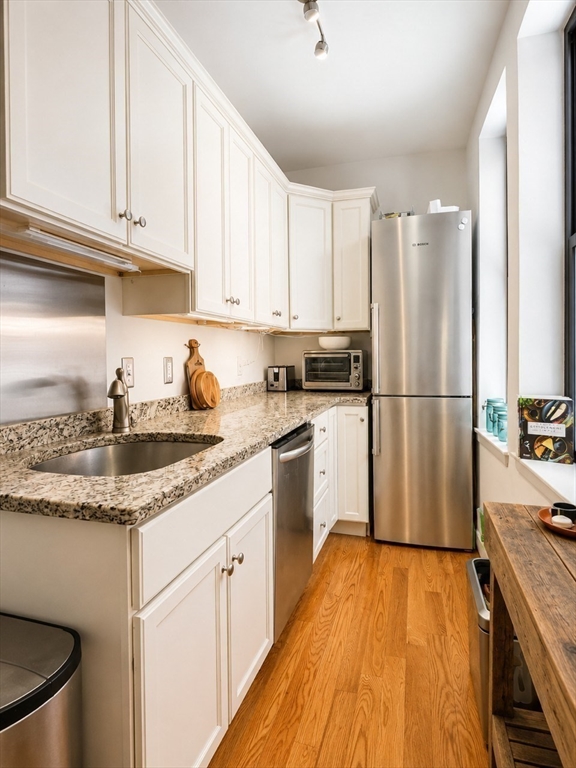 9 Albemarle St # 2