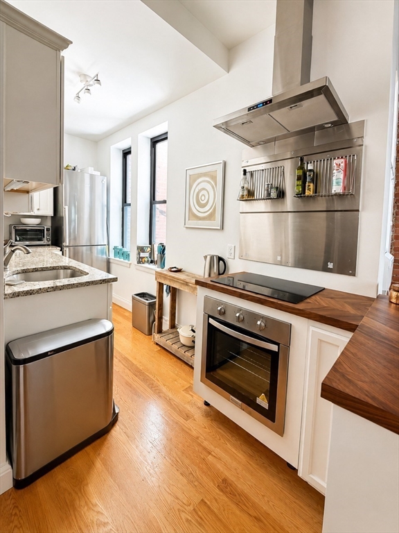 9 Albemarle St # 2