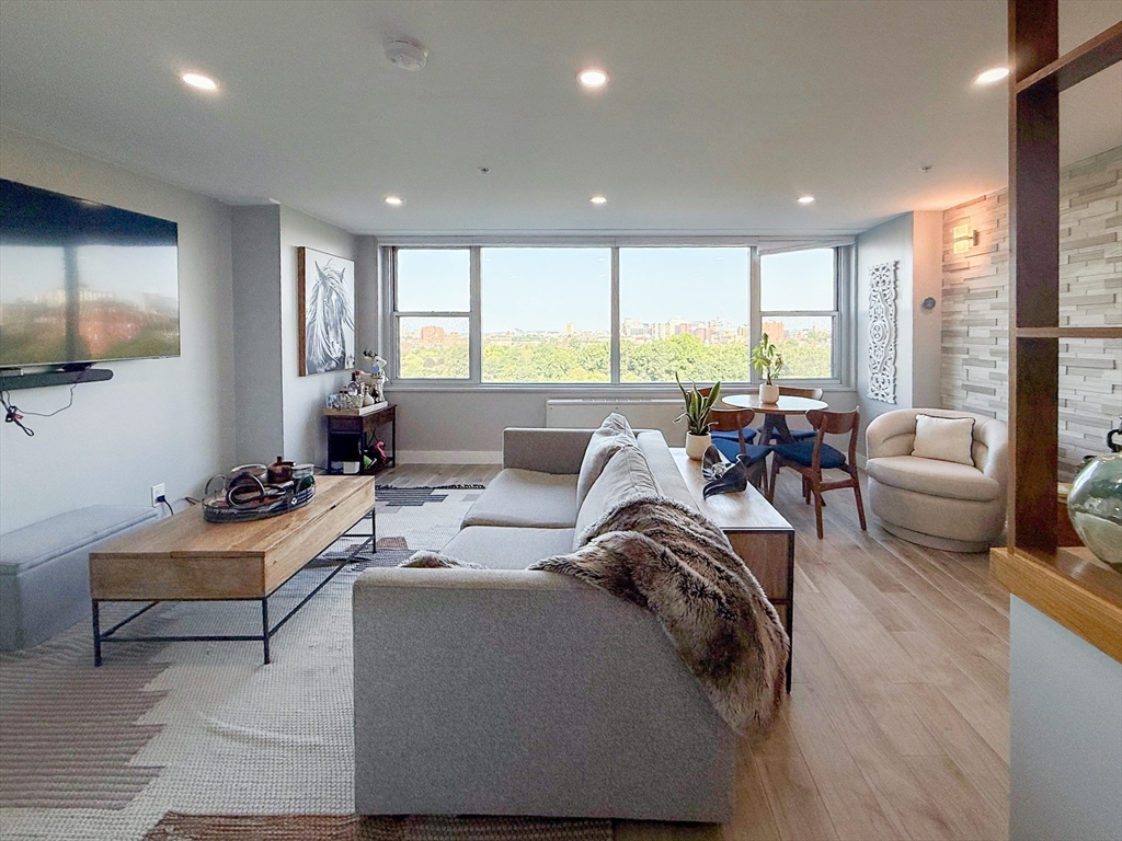 151 Tremont St # 11G
