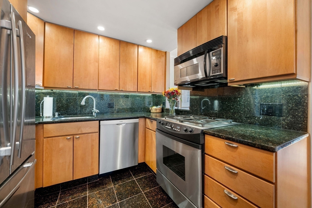 151 Tremont St # 16U