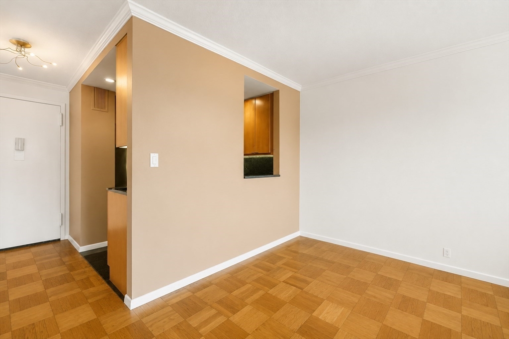 151 Tremont St # 16U