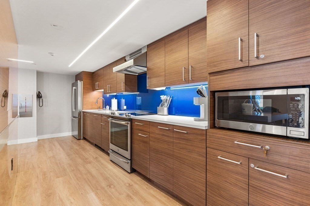 151 Tremont St # 23L
