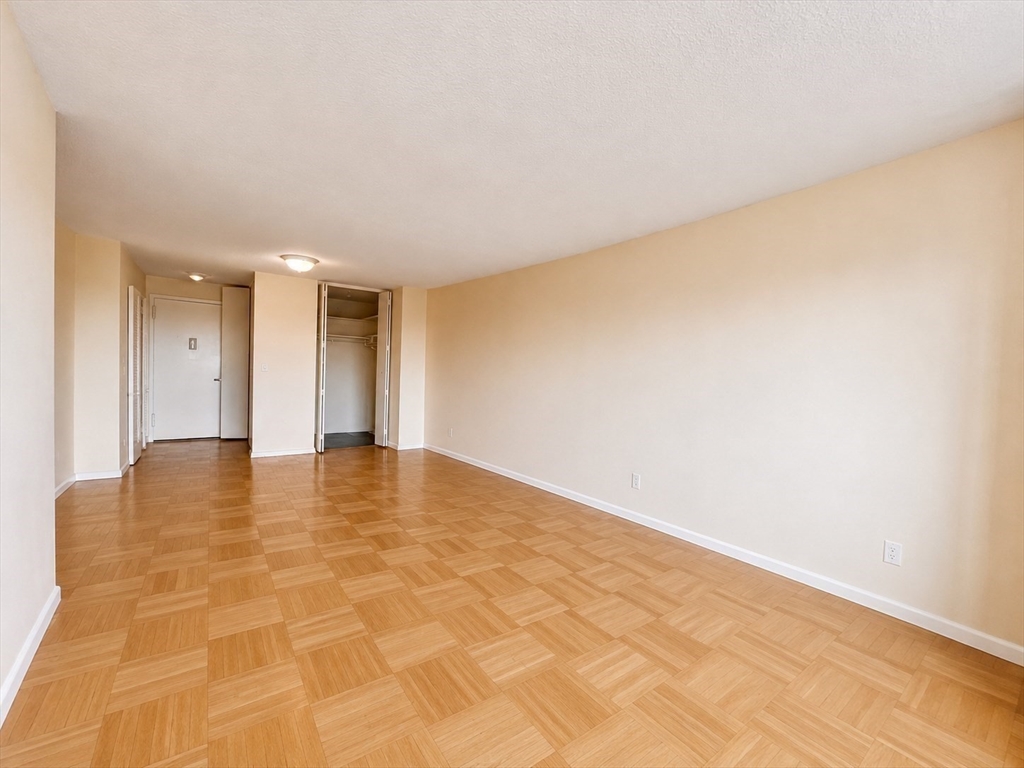 151 Tremont St # 23L