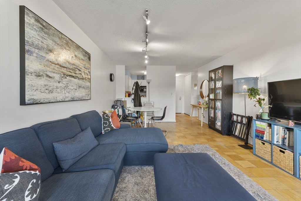 151 Tremont # T Unit: 19-T