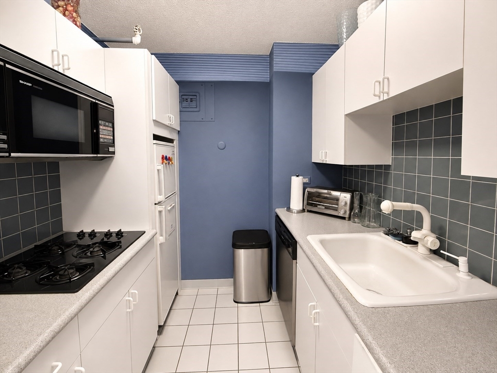 151 Tremont # 23M