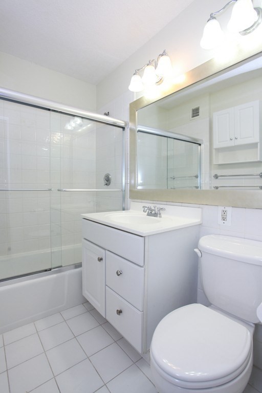 151 Tremont St # 23U