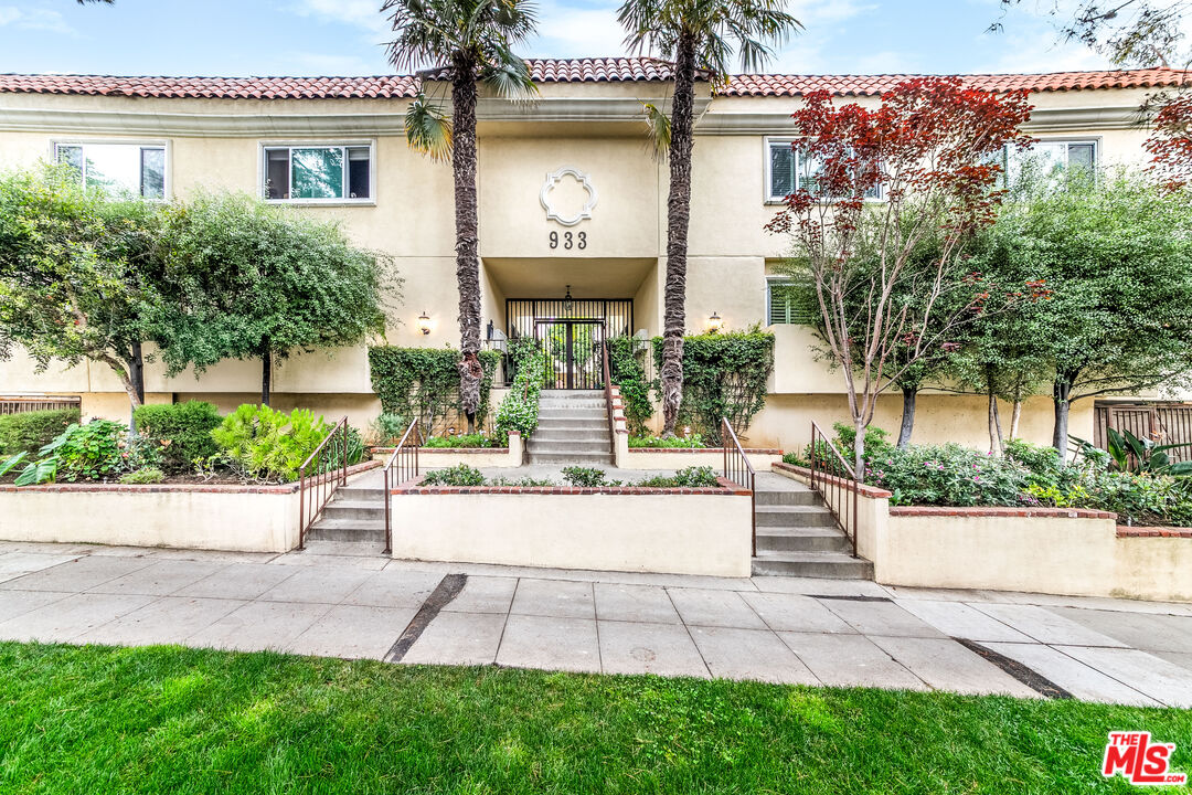 933 17th St Unit: 14