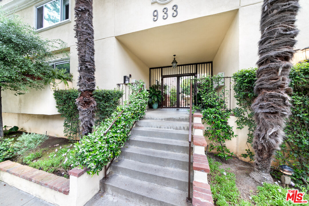 933 17th St Unit: 14