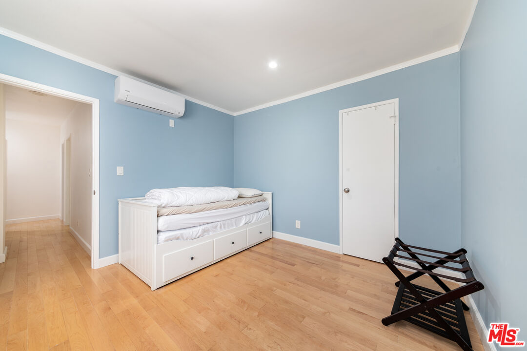 933 17th St Unit: 14