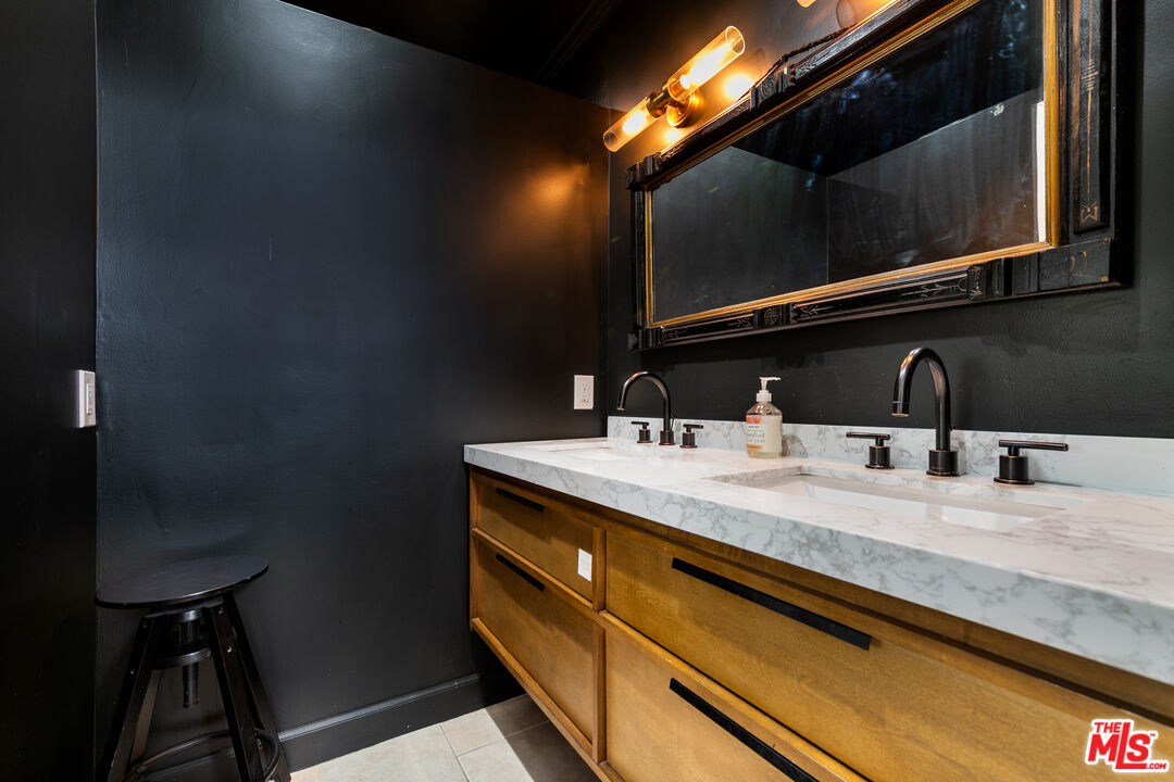 933 17th St Unit: 14