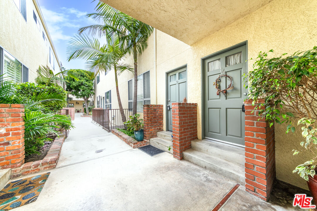 933 17th St Unit: 14