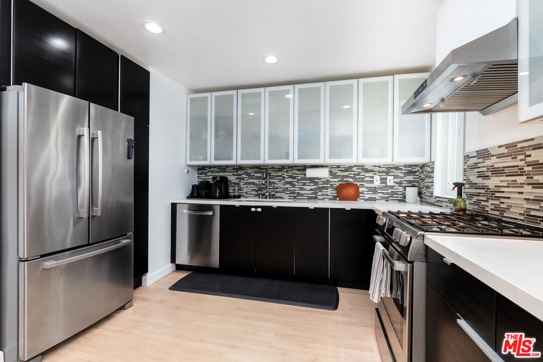 933 17th St Unit: 14