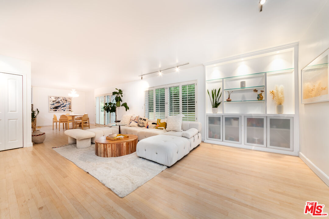 933 17th St Unit: 14