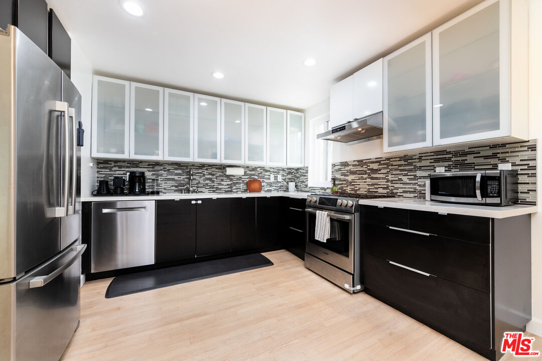 933 17th St Unit: 14