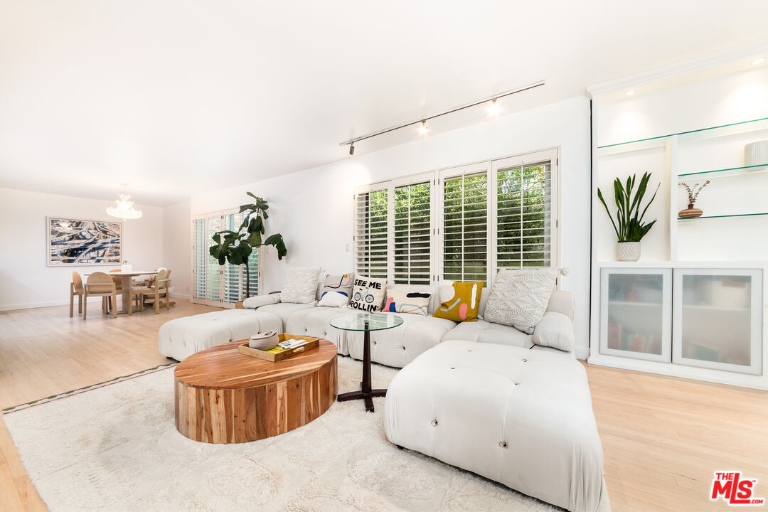 933 17th St Unit: 14