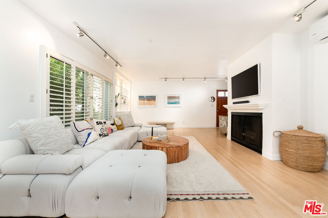 933 17th St Unit: 14