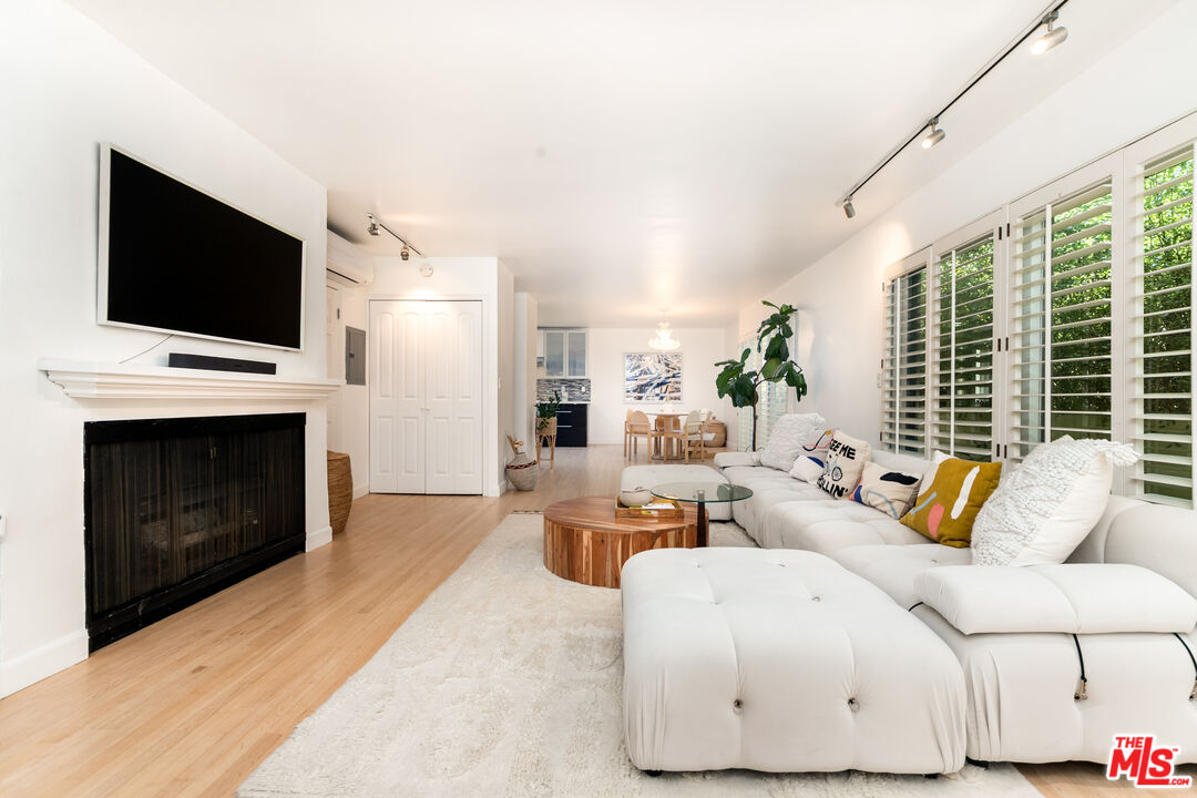 933 17th St Unit: 14