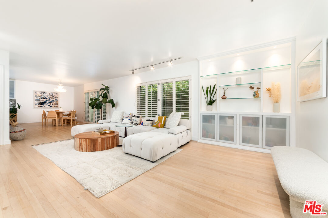 933 17th St Unit: 14