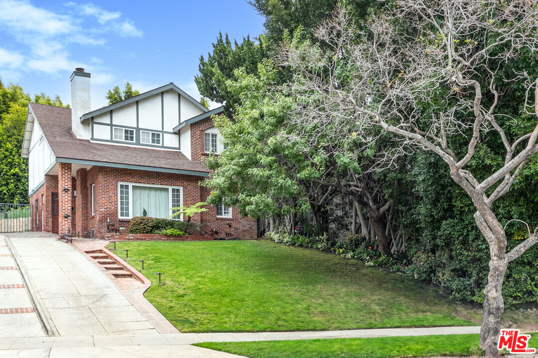 1358 Holmby Ave