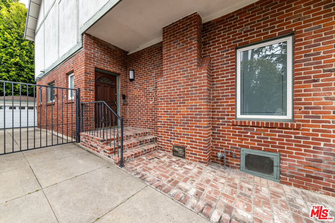 1358 Holmby Ave