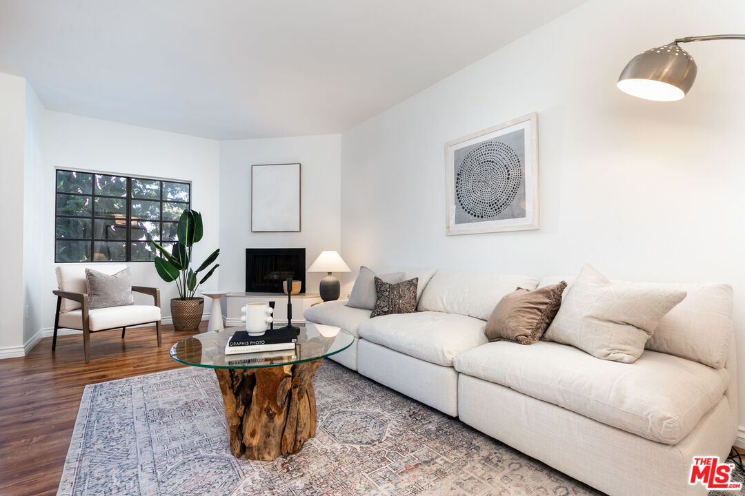 17914 Magnolia Blvd Unit: 204