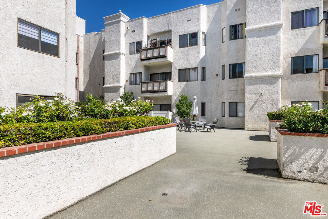 17914 Magnolia Blvd Unit: 204