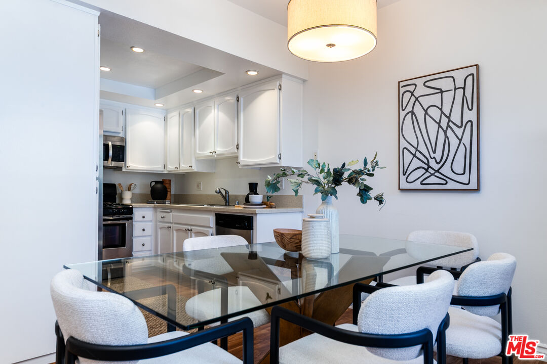 17914 Magnolia Blvd Unit: 204