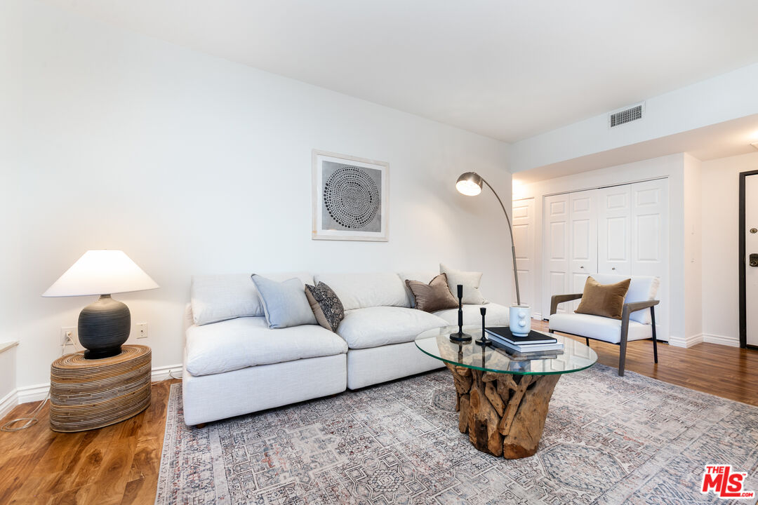 17914 Magnolia Blvd Unit: 204