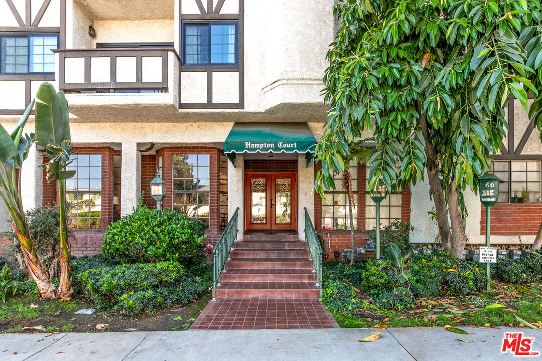 17914 Magnolia Blvd Unit: 204
