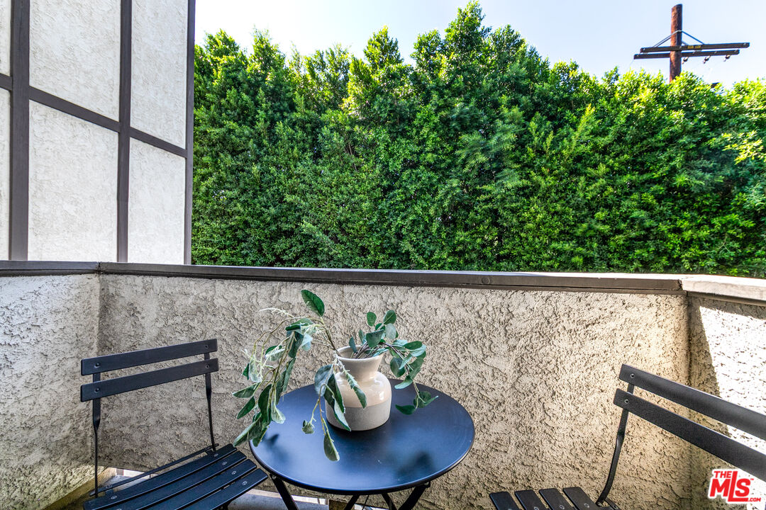 17914 Magnolia Blvd Unit: 204