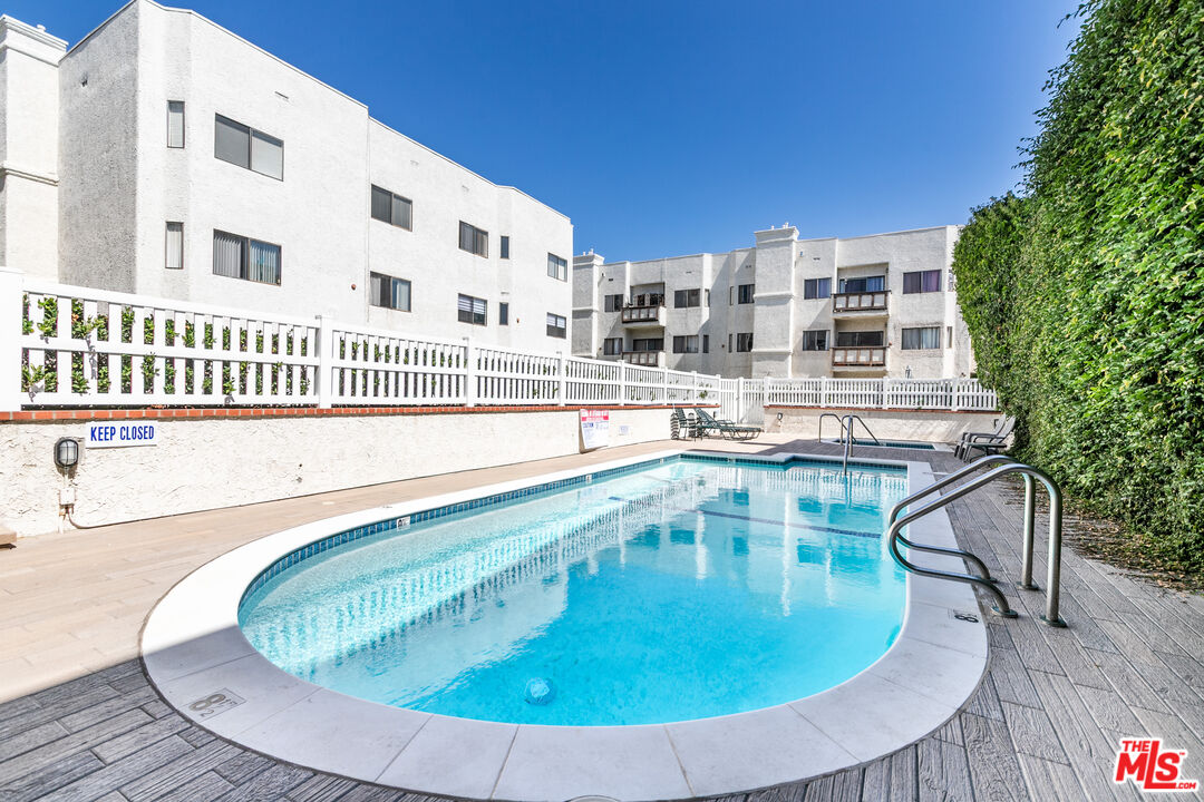 17914 Magnolia Blvd Unit: 204