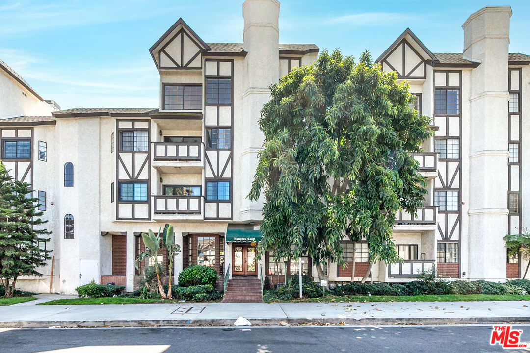 17914 Magnolia Blvd Unit: 204
