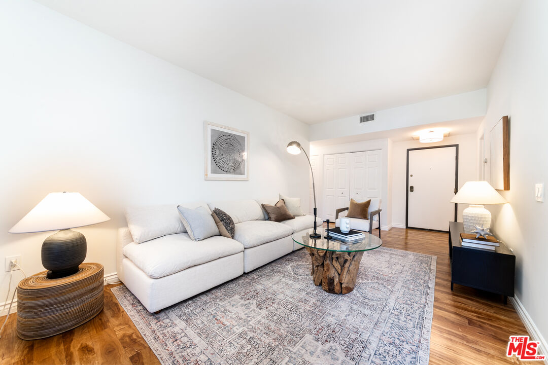 17914 Magnolia Blvd Unit: 204