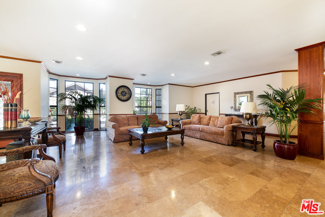 17914 Magnolia Blvd Unit: 204