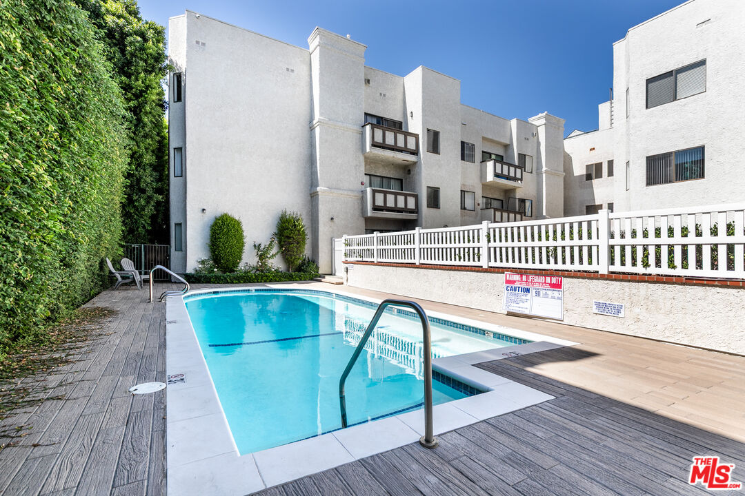 17914 Magnolia Blvd Unit: 204