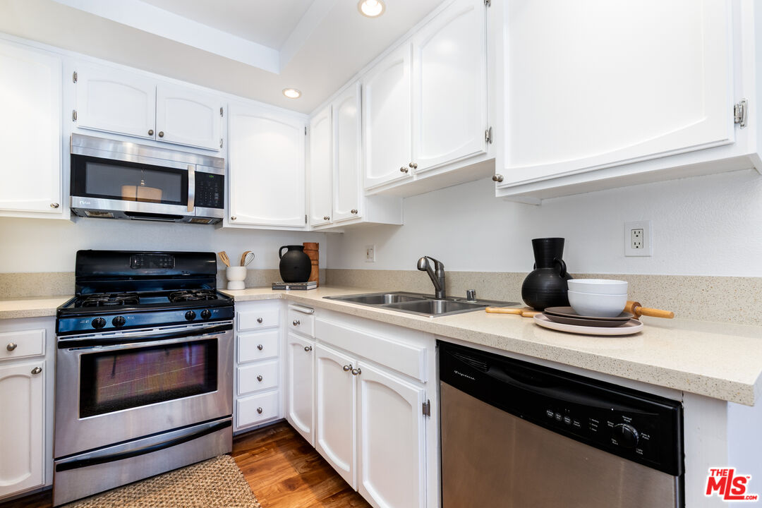 17914 Magnolia Blvd Unit: 204