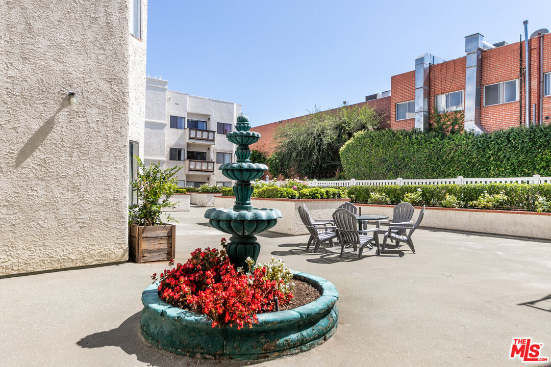 17914 Magnolia Blvd Unit: 204