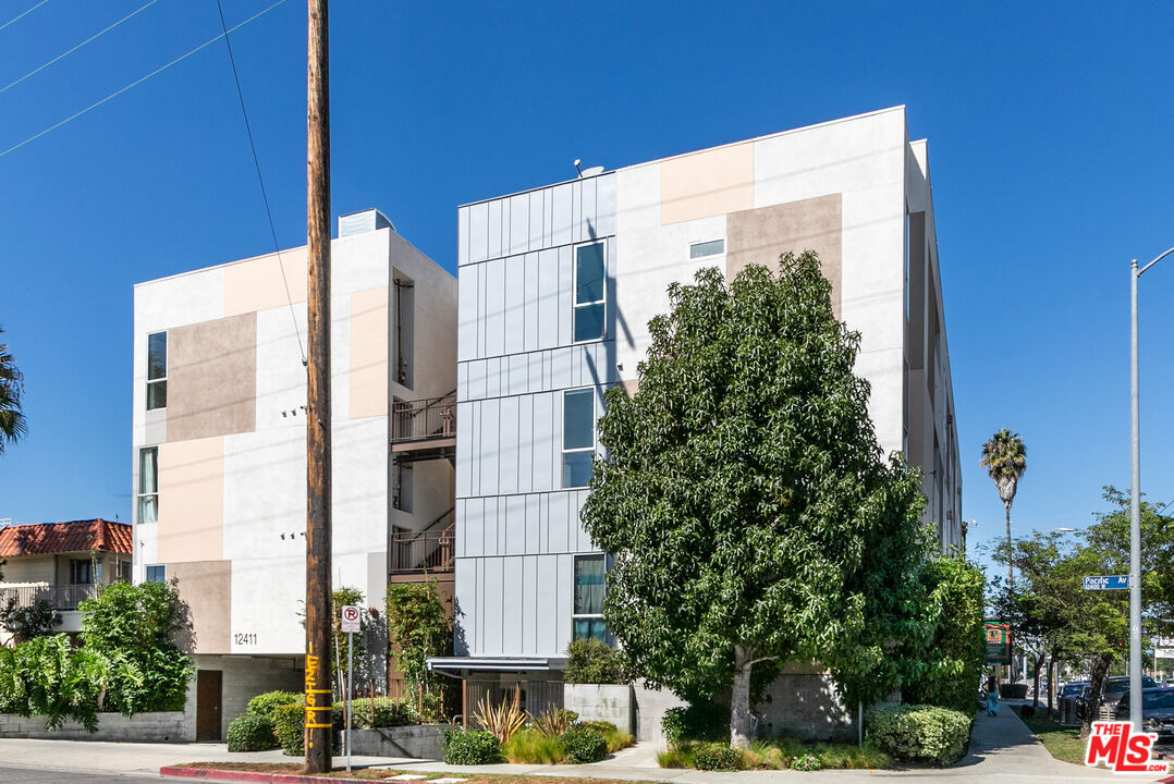 12411 Pacific Ave Unit: 205