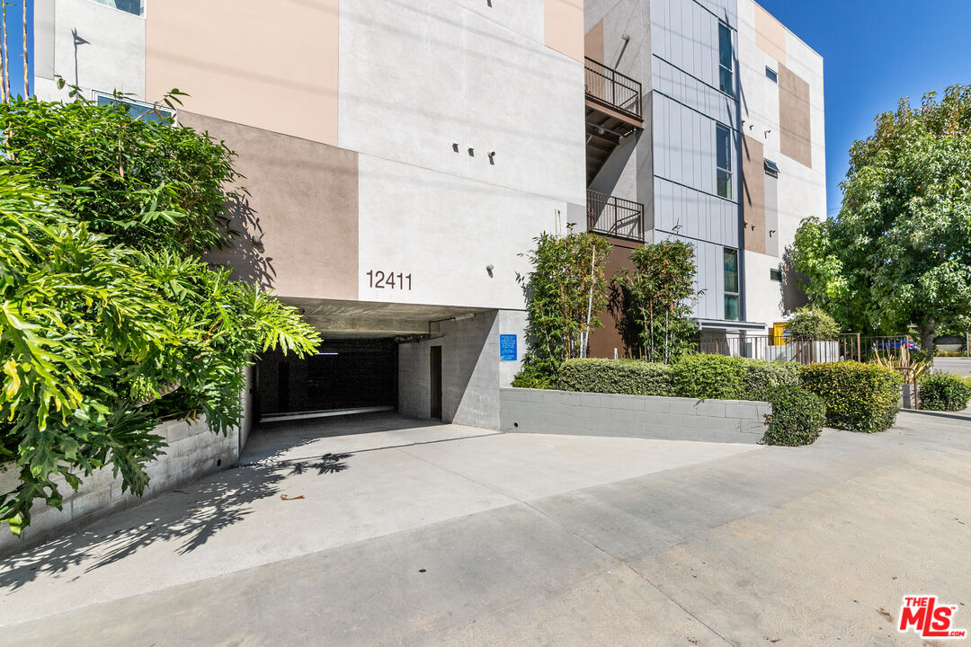 12411 Pacific Ave Unit: 205