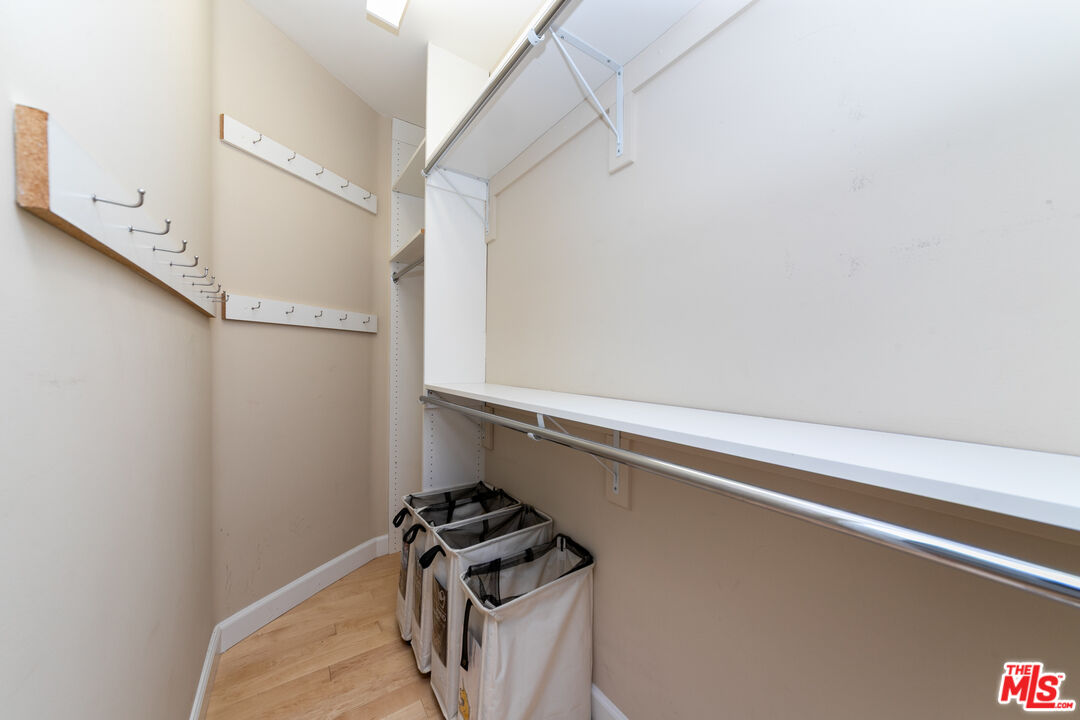 933 17th St Unit: 14