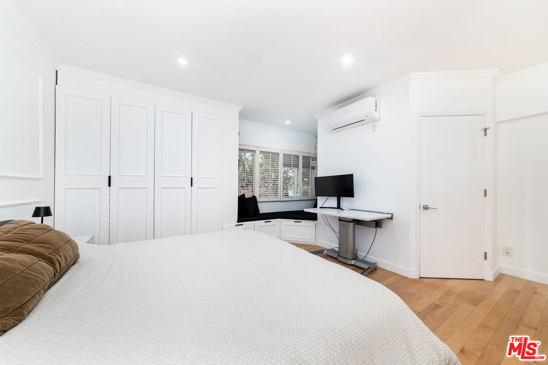 933 17th St Unit: 14